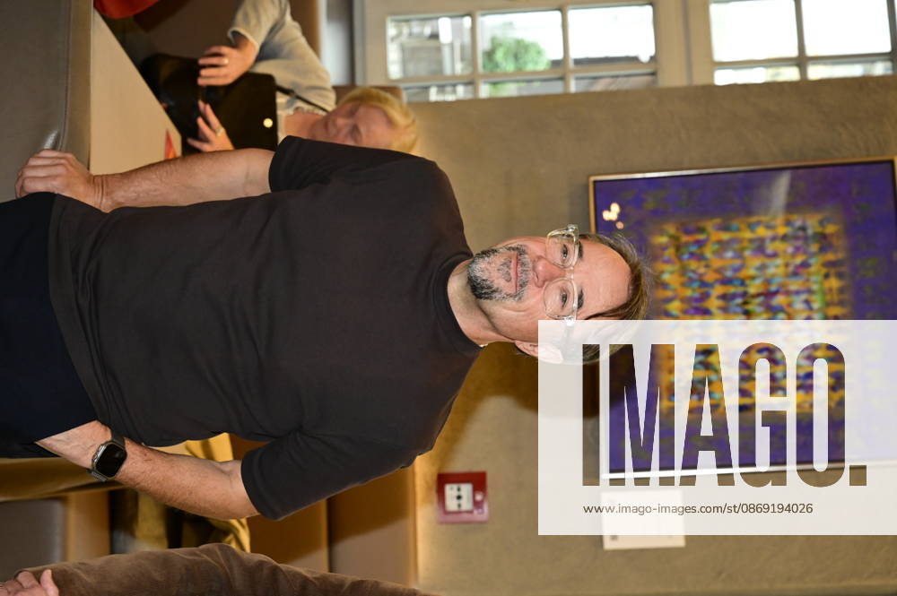 Jan Josef Liefers bei der Vernissage der Ausstellung Goldener Reigen von Jens-Christian Wittig im Kastenmeiers im Taschenbergpalais in Dresden. Dresden