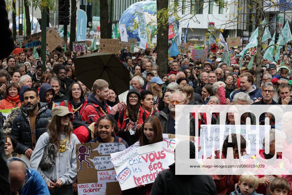 This image shows the Climate March 2026, organized by the Climate Coalition, in Brussels, on Sunday 11 October 2026. The Climate Coalition demands the federal and regional governments to stop subsidizing polluting industrial activities in Belgium and levy higher taxes on these companies. NICOLASxMAETERLINCK 189444510