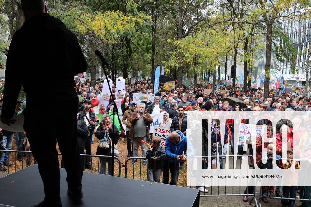 This image shows the Climate March 2026, organized by the Climate Coalition, in Brussels, on Sunday 11 October 2026. The Climate Coalition demands the federal and regional governments to stop subsidizing polluting industrial activities in Belgium and levy higher taxes on these companies. NICOLASxMAETERLINCK 189444426