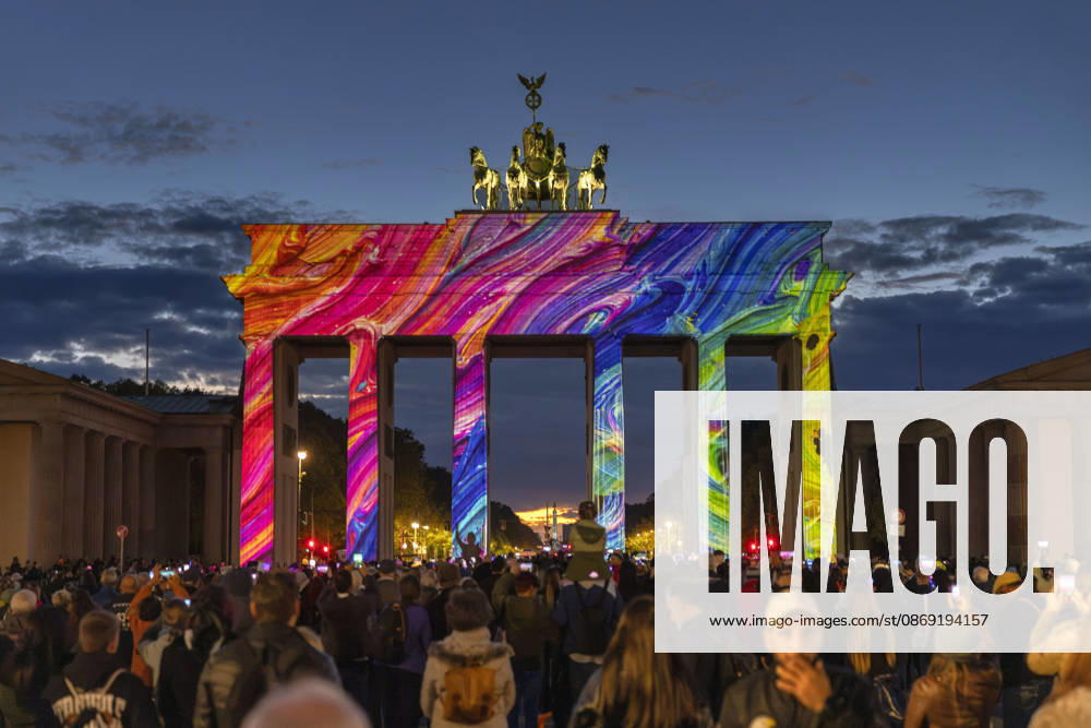 Festival of Lights , Lichterfest in der Innenstadt, Berlin, 10.10.2026 Brandenburger Tor, 22. BERLIN FESTIVAL OF LIGHTS, Motto: Colours of Love, Lichtinstallationen, 10.10.2026, Berlin, Deutschland < english> Brandenburg Gate, 22nd Berlin Festival of Lights, Theme: Colours of Love, light installations, October 10, 2026, Berlin, Germany Berlin Innenstadt Berlin Deutschland, Germany