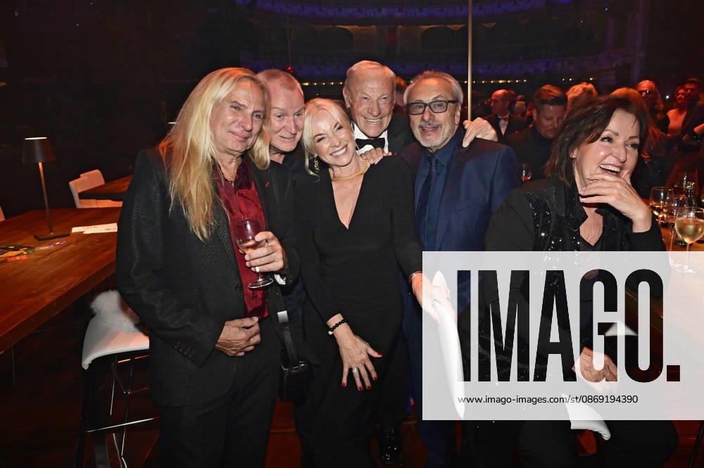 Uwe Hassbecker, Dirk Michaelis, Angelika Geyer, Eduard Geyer, Wolfgang Stumph und Ute Freudenberg bei der 18. Hope Gala 2026 im Schauspielhaus. Dresden