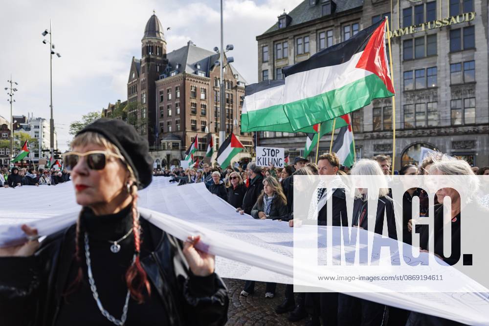 AMSTERDAM - Demonstrators during a national protest on Dam Square marking the conclusion of the nationwide week of action for sanctions against Israel. According to various activist groups, despite the ceasefire , the genocide against the Palestinian people continues unabated. KOEN VAN WEEL ANP netherlands out - belgium out