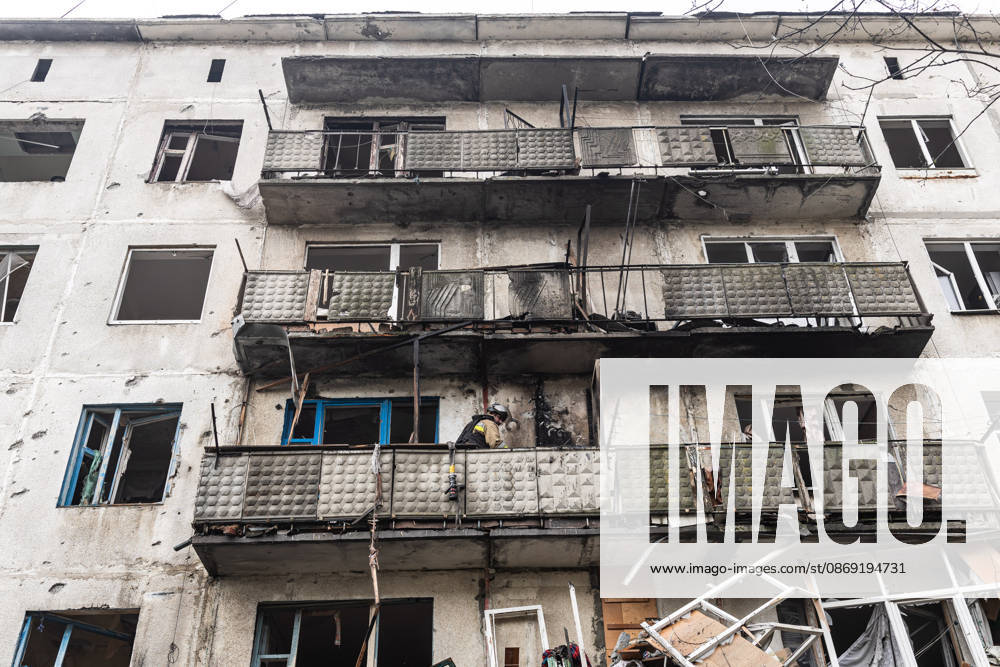 Russian air strike hits residential building in Sloviansk SLOVIANSK, UKRAINE - OCTOBER 11: A view of the damaged building following a Russian aerial bombing of a residential block in Sloviansk, Ukraine, on October 11, 2026. Diego Herrera Carcedo Anadolu Sloviansk Ukraine. Editorial use only. Please get in touch for any other usage.