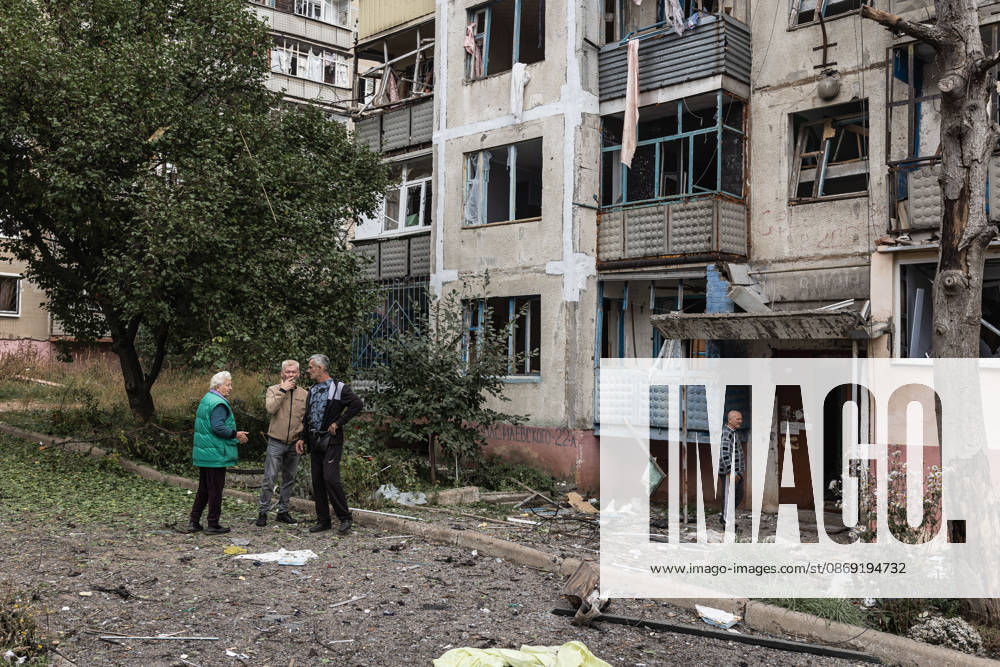 Russian air strike hits residential building in Sloviansk SLOVIANSK, UKRAINE - OCTOBER 11: Civilians stand next to a damaged building following a Russian aerial bombing of a residential block in Sloviansk, Ukraine, on October 11, 2026. Diego Herrera Carcedo Anadolu Sloviansk Ukraine. Editorial use only. Please get in touch for any other usage.