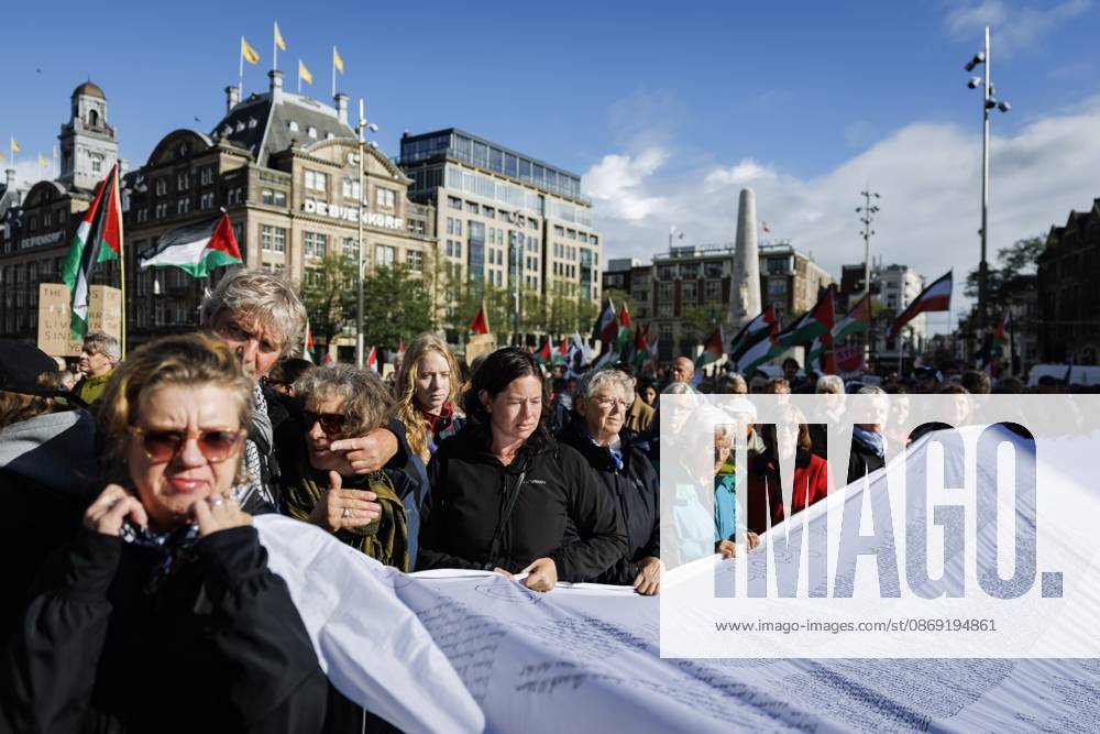 AMSTERDAM - Demonstrators during a national protest on Dam Square marking the conclusion of the nationwide week of action for sanctions against Israel. According to various activist groups, despite the ceasefire , the genocide against the Palestinian people continues unabated. KOEN VAN WEEL ANP netherlands out - belgium out