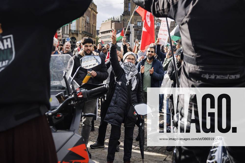 AMSTERDAM - Demonstrators during a national protest on Dam Square marking the conclusion of the nationwide week of action for sanctions against Israel. According to various activist groups, despite the ceasefire , the genocide against the Palestinian people continues unabated. KOEN VAN WEEL ANP netherlands out - belgium out
