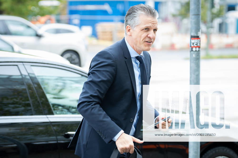 Berlin, Konrad-Adenauer-Haus, CDU Berlin, Konrad-Adenauer-Haus, CDU, Präsidiumsklausurtagung, Thorsten Frei, Vorsitzender CDU CSU-Bundestagsfraktion, Aufkleber MRZ LCK Berlin Berlin GER