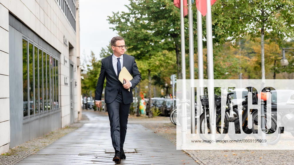 Carsten Linnemann, Bundesgesundheitsminister, bei seiner Ankunft am Konrad-Adenauer-Haus;Präsidiumsklausurtagung der CDU Deutschlands in Berlin, Oktober 2026, Berlin Berlin Deutschland Konrad-Adenauer-Haus