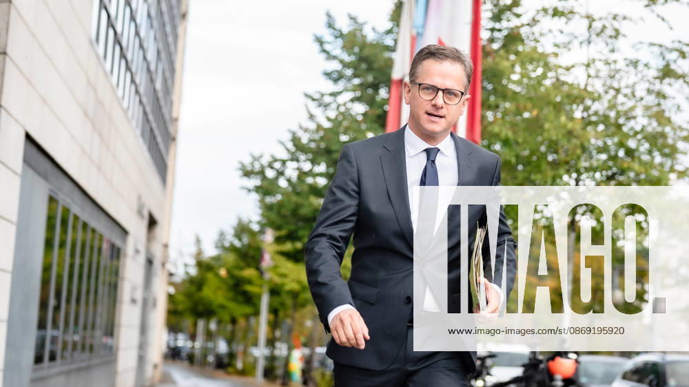 Carsten Linnemann, Bundesgesundheitsminister, bei seiner Ankunft am Konrad-Adenauer-Haus;Präsidiumsklausurtagung der CDU Deutschlands in Berlin, Oktober 2026, Berlin Berlin Deutschland Konrad-Adenauer-Haus
