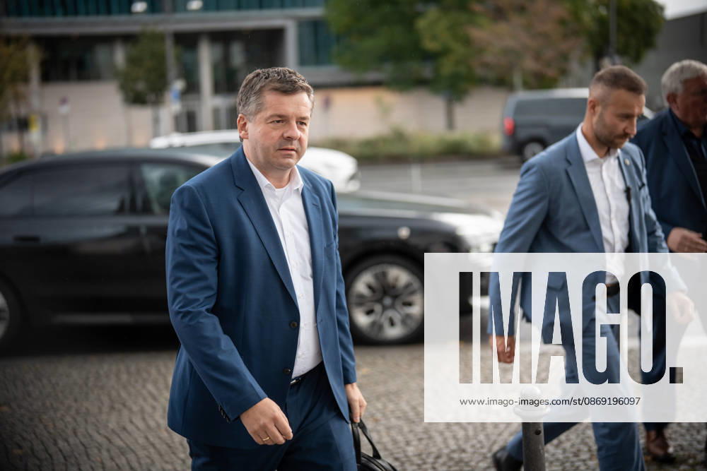 Ministerpräsident und Fraktionschef in Sachsen-Anhalt, Sven Schulze, bei seiner Ankunft am Konrad-Adenauer-Haus;Präsidiumsklausurtagung der CDU Deutschlands in Berlin, Oktober 2026, Berlin Berlin Deutschland Konrad-Adenauer-Haus