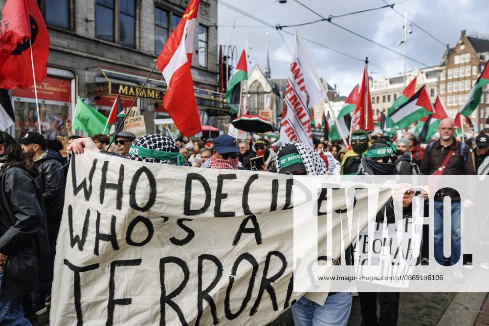 AMSTERDAM - Demonstrators during a national protest on Dam Square marking the conclusion of the nationwide week of action for sanctions against Israel. According to various activist groups, despite the ceasefire , the genocide against the Palestinian people continues unabated. KOEN VAN WEEL ANP netherlands out - belgium out