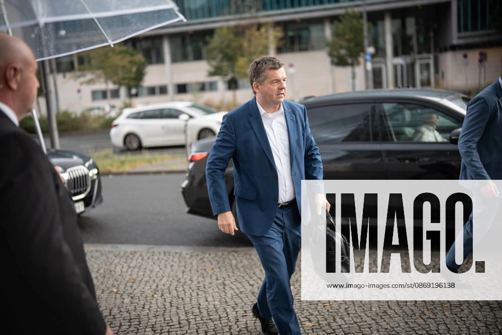Ministerpräsident und Fraktionschef in Sachsen-Anhalt, Sven Schulze, bei seiner Ankunft am Konrad-Adenauer-Haus;Präsidiumsklausurtagung der CDU Deutschlands in Berlin, Oktober 2026, Berlin Berlin Deutschland Konrad-Adenauer-Haus