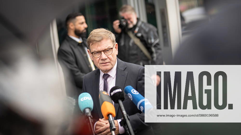 Johann Wadephul, Außenminister, gibt vor dem Konrad-Adenauer-Haus zu den aktuellen Entwicklungen in der Ukraine ein Statement ab;Präsidiumsklausurtagung der CDU Deutschlands in Berlin, Oktober 2026, Berlin Berlin Deutschland Konrad-Adenauer-Haus
