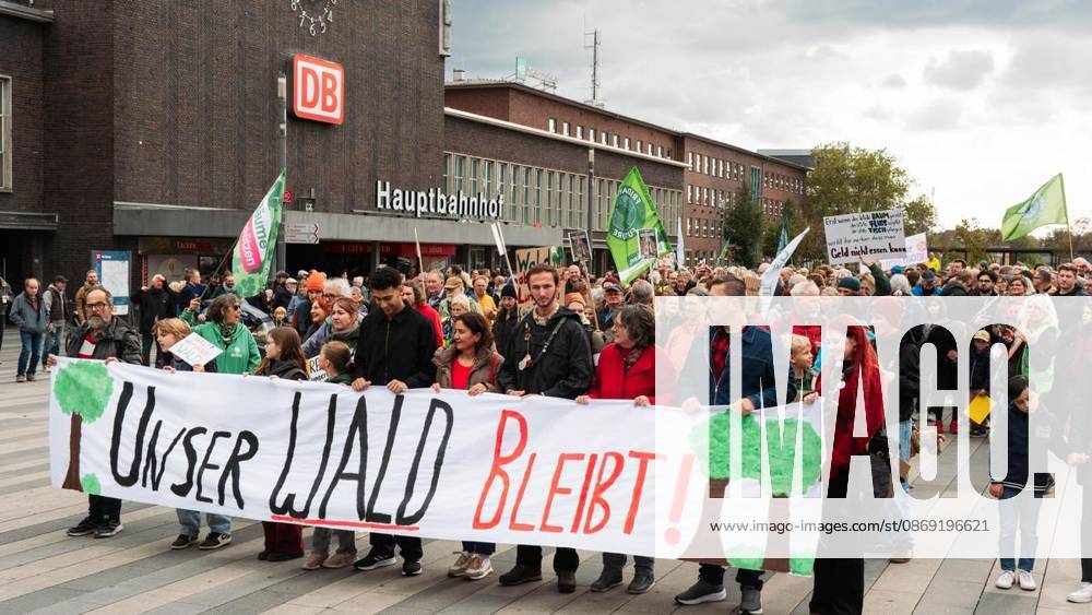Anlass: am Samstag, 11. Oktober 2026, versammelten sich Demonstranten am Duisburger Hauptbahnhof um gegen die gepolante CO2 Pipeline zu demonstrieren. Duisburg