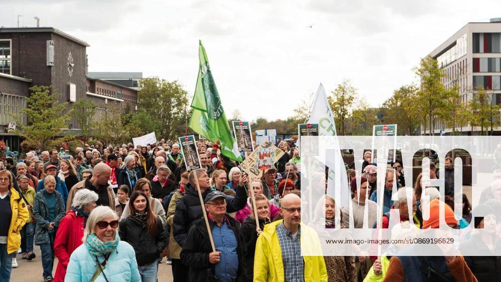 Anlass: am Samstag, 11. Oktober 2026, versammelten sich Demonstranten am Duisburger Hauptbahnhof um gegen die gepolante CO2 Pipeline zu demonstrieren. Duisburg