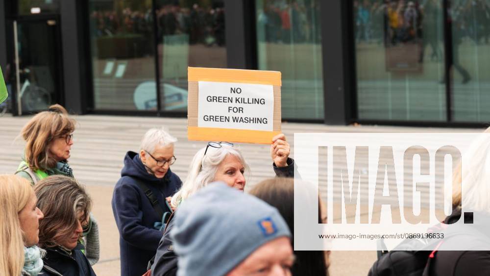 Anlass: am Samstag, 11. Oktober 2026, versammelten sich Demonstranten am Duisburger Hauptbahnhof um gegen die gepolante CO2 Pipeline zu demonstrieren. Duisburg