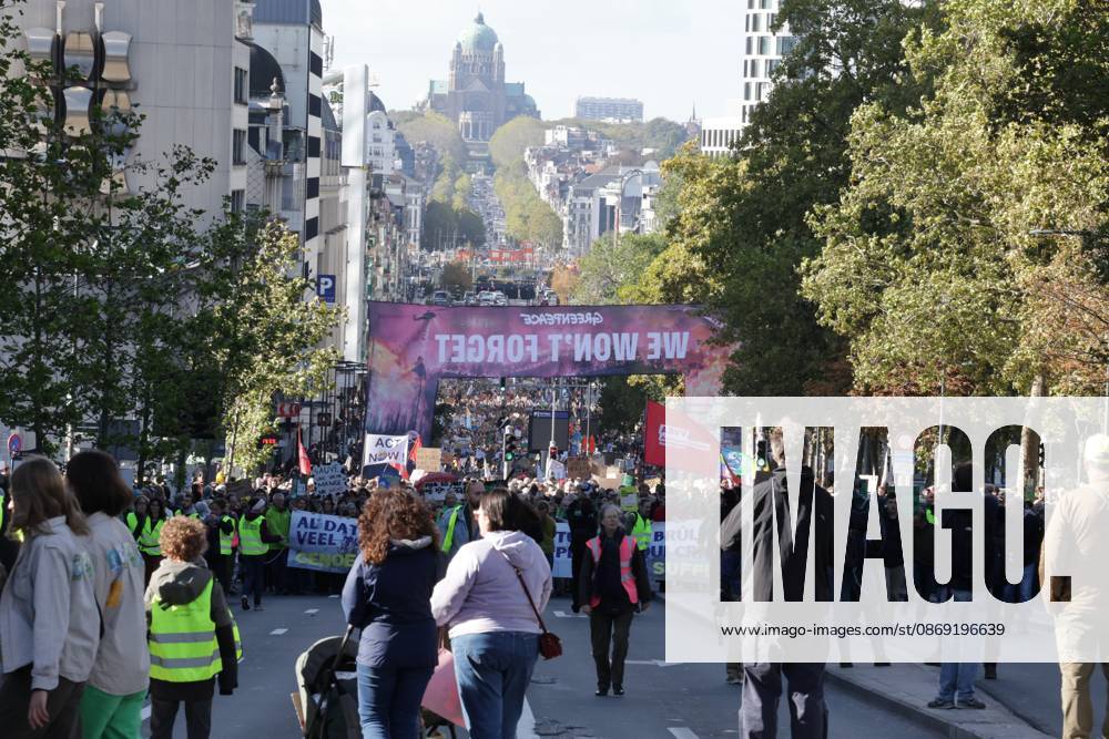This image shows the Climate March 2026, organized by the Climate Coalition, in Brussels, on Sunday 11 October 2026. The Climate Coalition demands the federal and regional governments to stop subsidizing polluting industrial activities in Belgium and levy higher taxes on these companies. NICOLASxMAETERLINCK 189449897