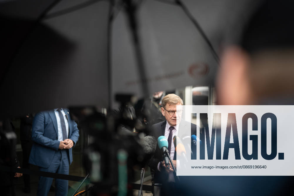 Johann Wadephul, Außenminister, gibt vor dem Konrad-Adenauer-Haus zu den aktuellen Entwicklungen in der Ukraine ein Statement ab;Präsidiumsklausurtagung der CDU Deutschlands in Berlin, Oktober 2026, Berlin Berlin Deutschland Konrad-Adenauer-Haus