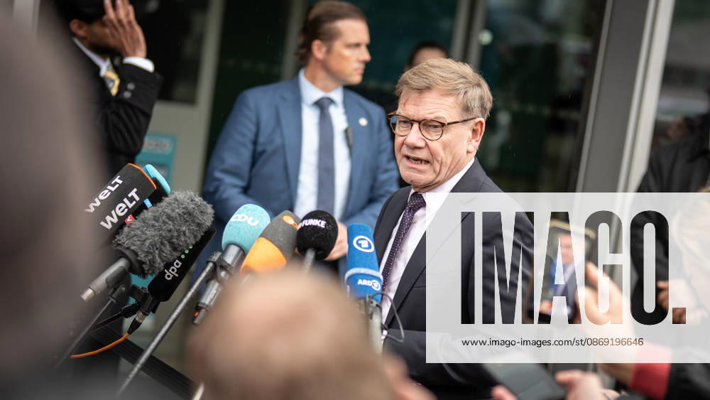 Johann Wadephul, Außenminister, gibt vor dem Konrad-Adenauer-Haus zu den aktuellen Entwicklungen in der Ukraine ein Statement ab;Präsidiumsklausurtagung der CDU Deutschlands in Berlin, Oktober 2026, Berlin Berlin Deutschland Konrad-Adenauer-Haus