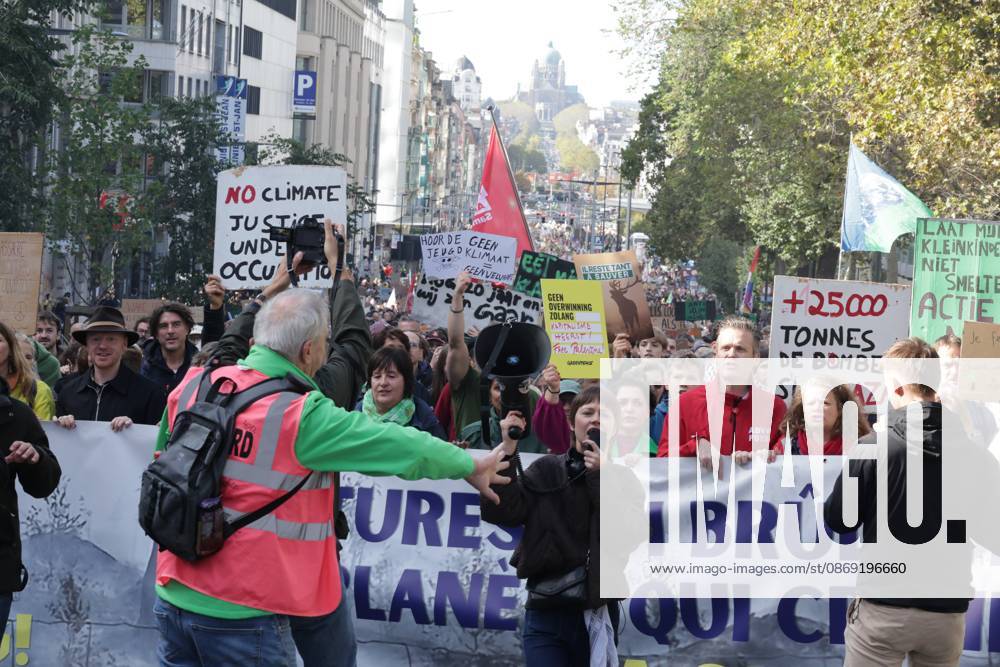 This image shows the Climate March 2026, organized by the Climate Coalition, in Brussels, on Sunday 11 October 2026. The Climate Coalition demands the federal and regional governments to stop subsidizing polluting industrial activities in Belgium and levy higher taxes on these companies. NICOLASxMAETERLINCK 189447100