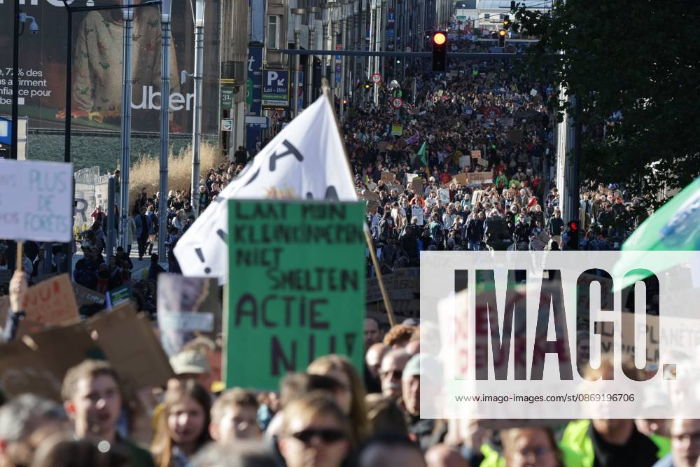 This image shows the Climate March 2026, organized by the Climate Coalition, in Brussels, on Sunday 11 October 2026. The Climate Coalition demands the federal and regional governments to stop subsidizing polluting industrial activities in Belgium and levy higher taxes on these companies. NICOLASxMAETERLINCK 189452801