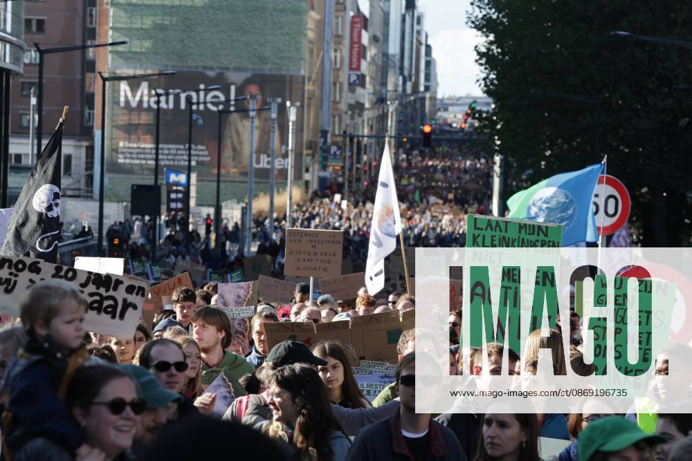 This image shows the Climate March 2026, organized by the Climate Coalition, in Brussels, on Sunday 11 October 2026. The Climate Coalition demands the federal and regional governments to stop subsidizing polluting industrial activities in Belgium and levy higher taxes on these companies. NICOLASxMAETERLINCK 189452800