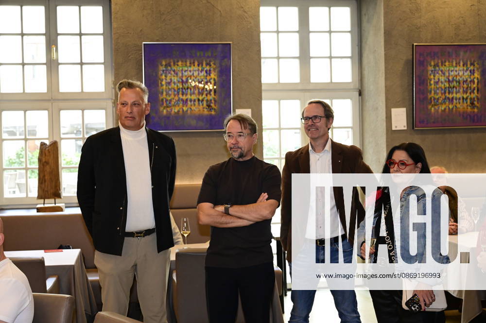 Jens-Christian Wittig, Jan Josef Liefers und Frank Stehr bei der Vernissage der Ausstellung Goldener Reigen von Jens-Christian Wittig im Kastenmeiers im Taschenbergpalais in Dresden. Dresden