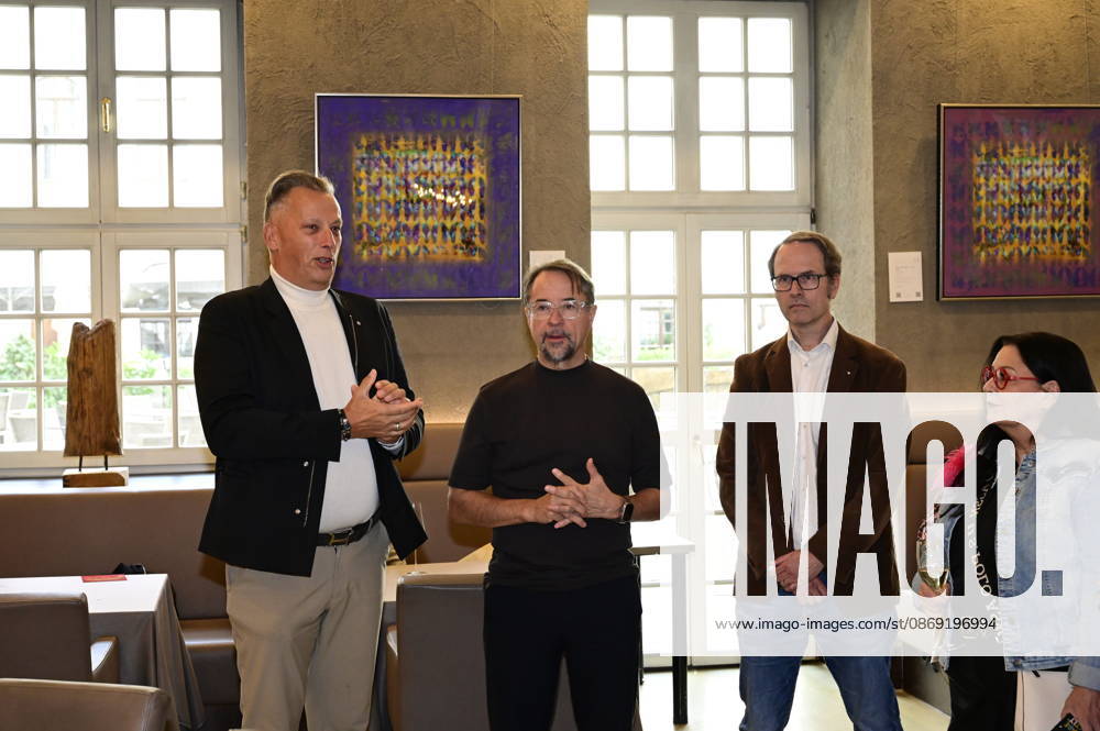 Jens-Christian Wittig, Jan Josef Liefers und Frank Stehr bei der Vernissage der Ausstellung Goldener Reigen von Jens-Christian Wittig im Kastenmeiers im Taschenbergpalais in Dresden. Dresden