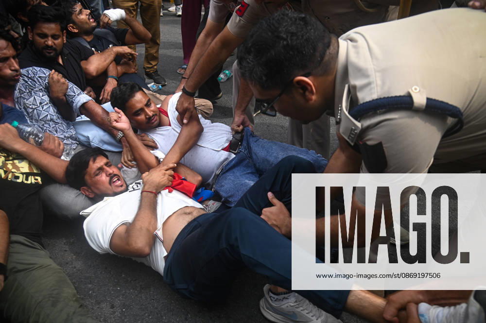 Security personnel detain protestors during a protest seeking the resignation of India s Chief Election Commissioner Gyanesh Kumar, over alleged electoral malpractices in the Special Intensive Revision (SIR) of electoral rolls, in New Delhi, India on October 11, 2026. New Delhi India - ZUMAj168 20261011_zip_j168_018