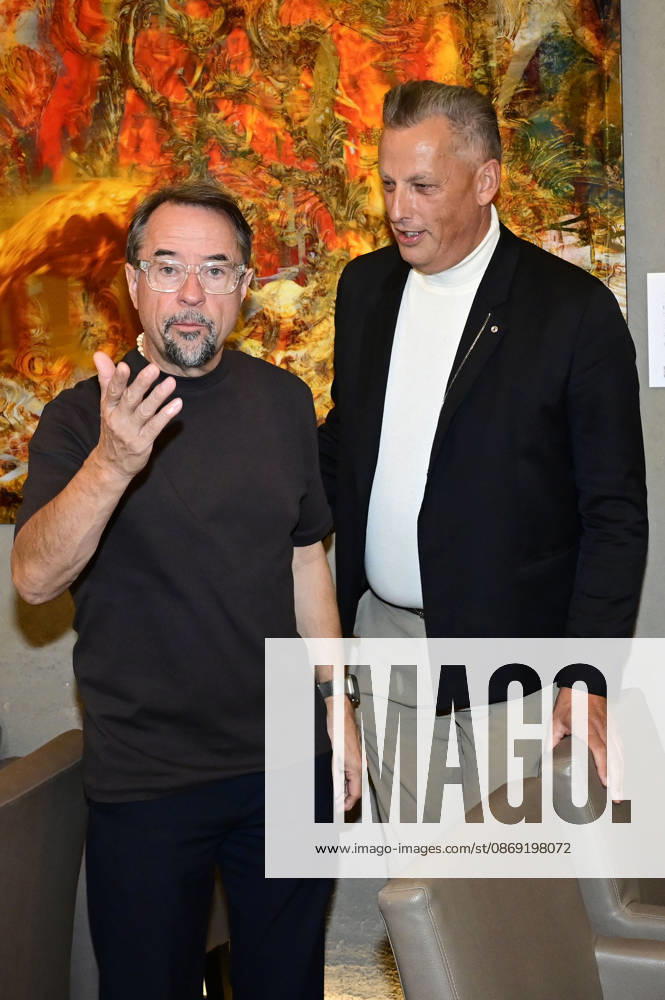 Jan Josef Liefers und Jens Christian Wittig bei der Vernissage Goldener Reigen von Jens Christian Wittig im Kastenmeiers im Taschenbergpalais. Dresden