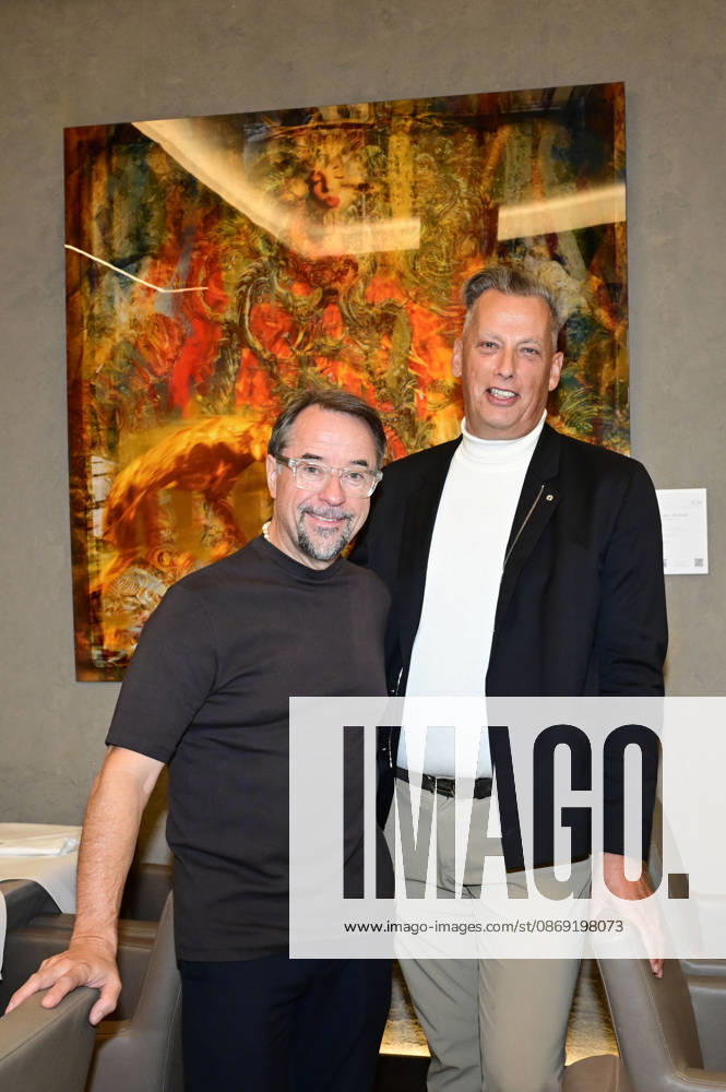Jan Josef Liefers und Jens Christian Wittig bei der Vernissage Goldener Reigen von Jens Christian Wittig im Kastenmeiers im Taschenbergpalais. Dresden