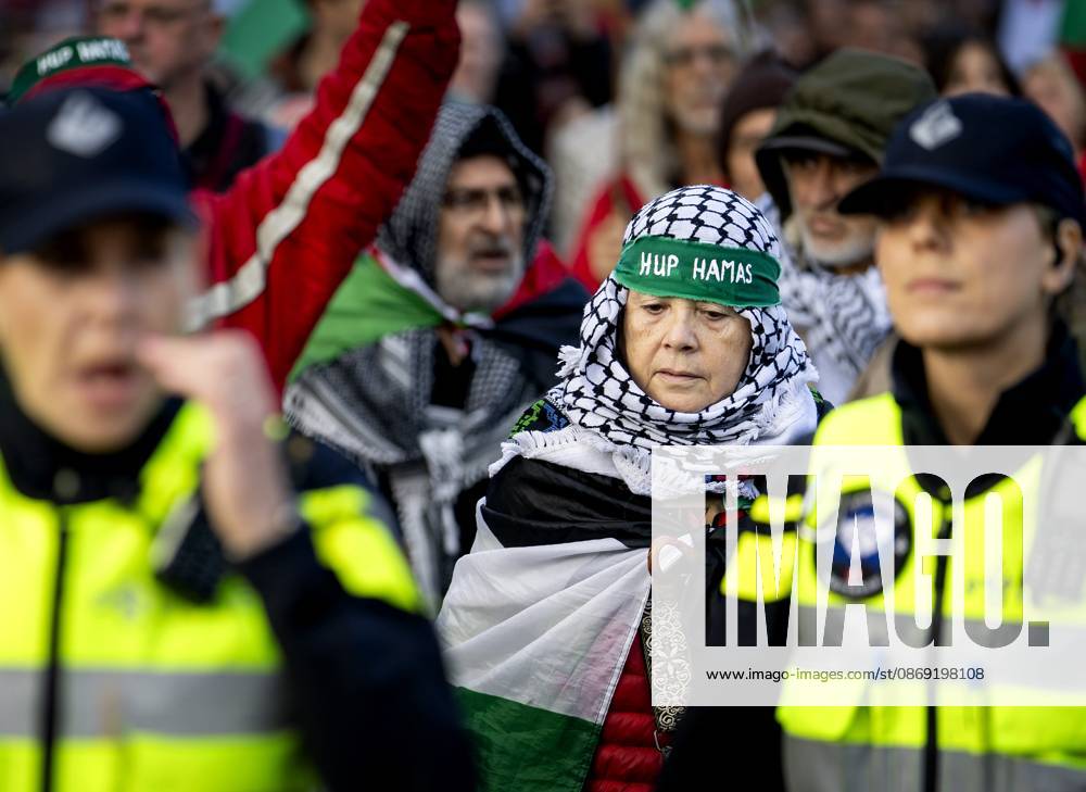 AMSTERDAM - Demonstrators during a national protest on Dam Square marking the conclusion of the nationwide week of action for sanctions against Israel. According to various activist groups, despite the ceasefire , the genocide against the Palestinian people continues unabated. KOEN VAN WEEL ANP netherlands out - belgium out