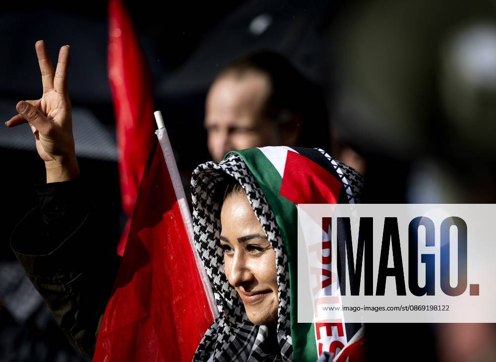 AMSTERDAM - Demonstrators during a national protest on Dam Square marking the conclusion of the nationwide week of action for sanctions against Israel. According to various activist groups, despite the ceasefire , the genocide against the Palestinian people continues unabated. KOEN VAN WEEL ANP netherlands out - belgium out