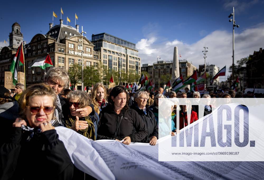 AMSTERDAM - Demonstrators during a national protest on Dam Square marking the conclusion of the nationwide week of action for sanctions against Israel. According to various activist groups, despite the ceasefire , the genocide against the Palestinian people continues unabated. KOEN VAN WEEL ANP netherlands out - belgium out