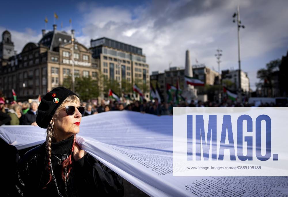 AMSTERDAM - Demonstrators during a national protest on Dam Square marking the conclusion of the nationwide week of action for sanctions against Israel. According to various activist groups, despite the ceasefire , the genocide against the Palestinian people continues unabated. KOEN VAN WEEL ANP netherlands out - belgium out