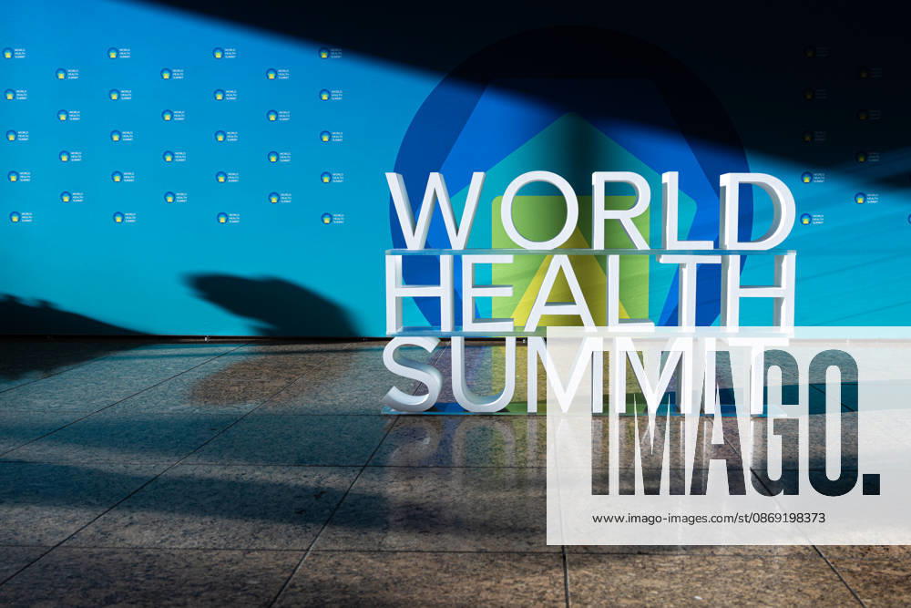 World Health Summit 2026 globalen Gesundheitspolitik. Deutschland, Berlin am 11. Oktober 2026: Ein 3D-Schriftzug des World Health Summit in dem Berliner Hotel InterContinental, in dem der internationale Gesundheitsgipfel stattfindet.