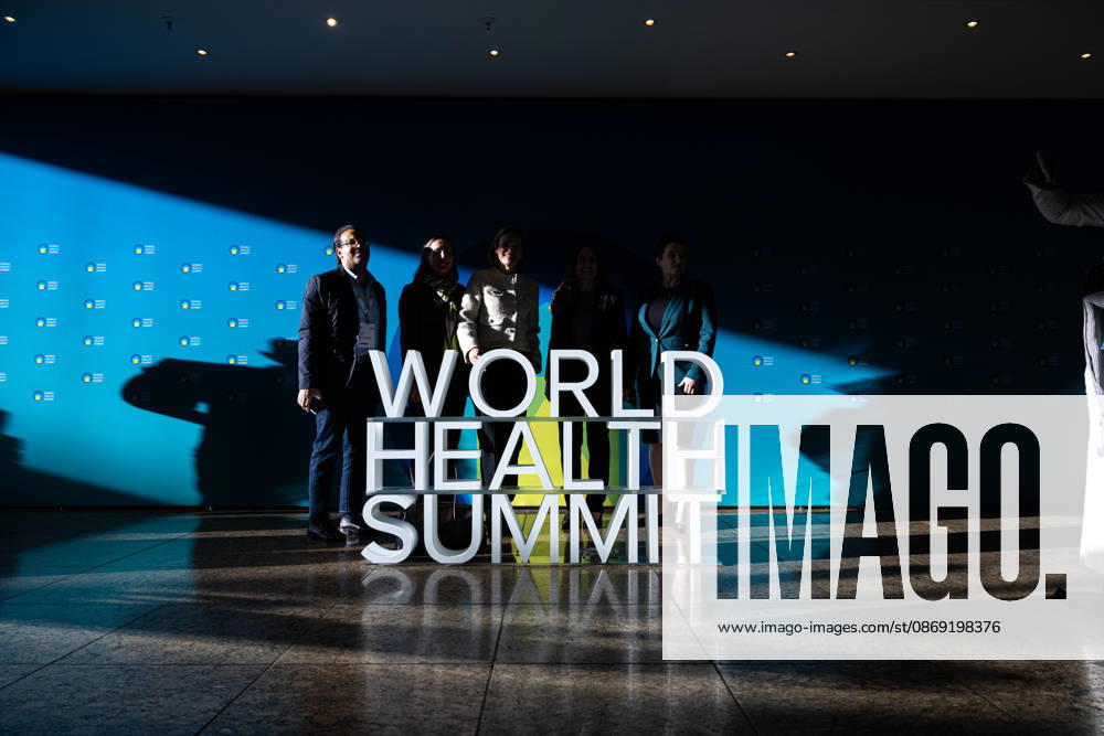 World Health Summit 2026 globalen Gesundheitspolitik. Deutschland, Berlin am 11. Oktober 2026: Ein 3D-Schriftzug des World Health Summit in dem Berliner Hotel InterContinental, in dem der internationale Gesundheitsgipfel stattfindet.