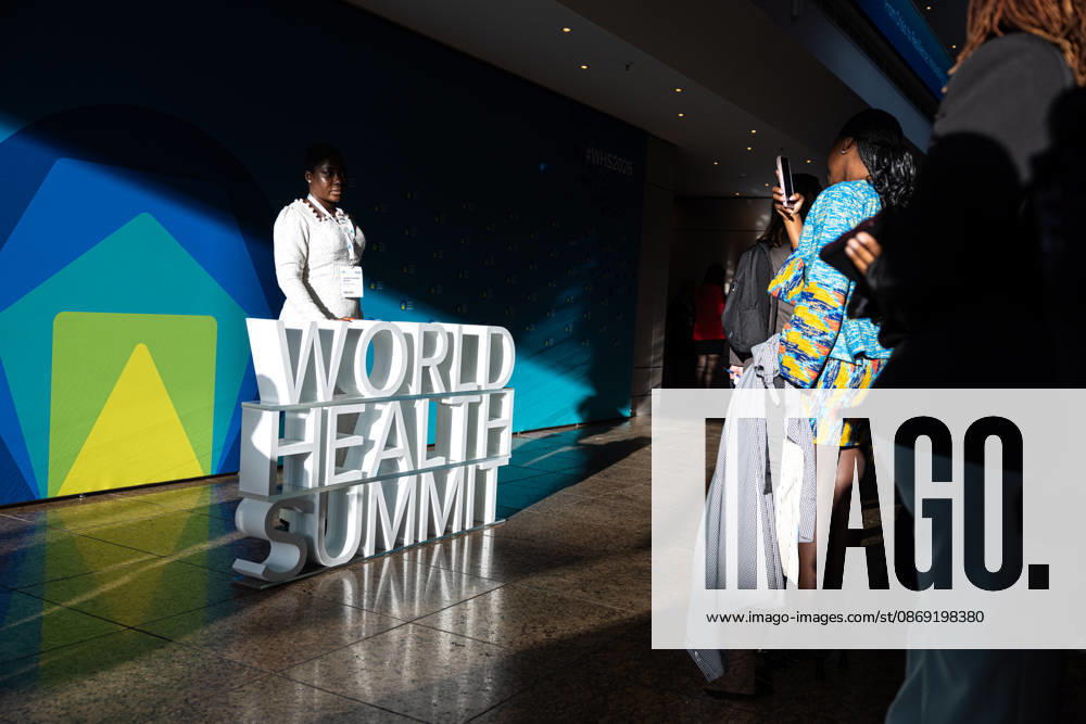 World Health Summit 2026 globalen Gesundheitspolitik. Deutschland, Berlin am 11. Oktober 2026: Ein 3D-Schriftzug des World Health Summit in dem Berliner Hotel InterContinental, in dem der internationale Gesundheitsgipfel stattfindet.