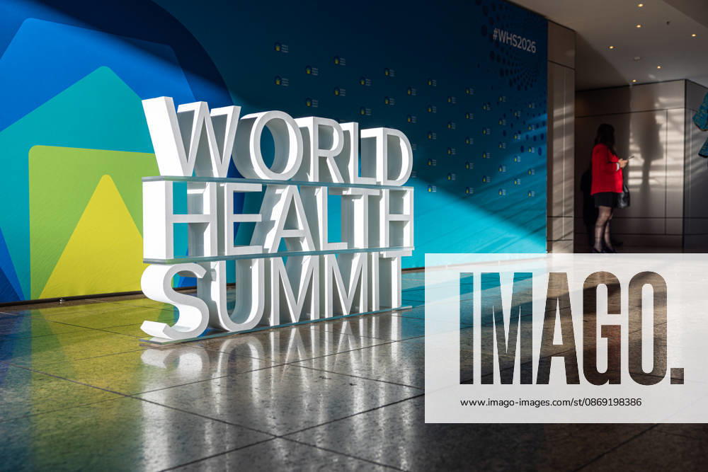 World Health Summit 2026 globalen Gesundheitspolitik. Deutschland, Berlin am 11. Oktober 2026: Ein 3D-Schriftzug des World Health Summit in dem Berliner Hotel InterContinental, in dem der internationale Gesundheitsgipfel stattfindet.