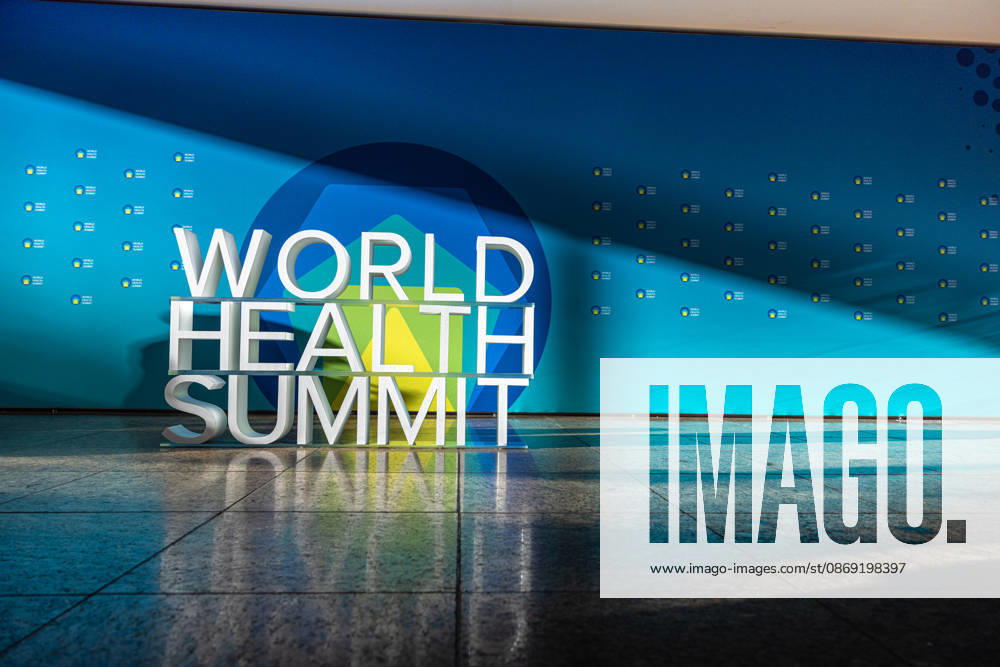 World Health Summit 2026 globalen Gesundheitspolitik. Deutschland, Berlin am 11. Oktober 2026: Ein 3D-Schriftzug des World Health Summit in dem Berliner Hotel InterContinental, in dem der internationale Gesundheitsgipfel stattfindet.