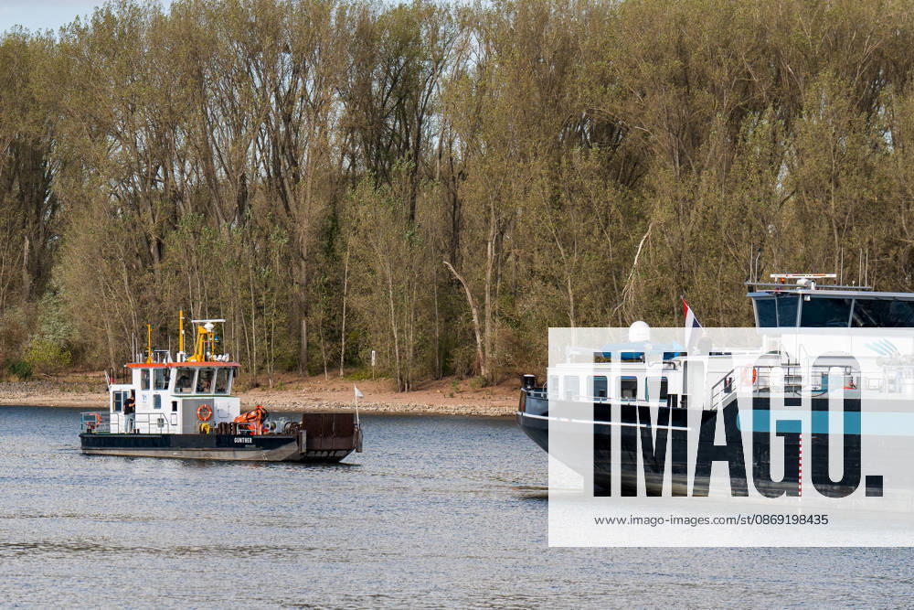Havarierter Tanker mit 250 Tonnen Wasserstoff frei vierte Festfahrung auf dem Rhein Begleitung durch WSA und Wasserschutzpolizei Am 11.10.2026 gegen 07:00 Uhr fuhr sich ein Tankmotorschiff auf dem Rhein bei Ludwigshöhe in Höhe von Rheinkilometer 474,00 fest. Das Schiff war mit 250 Tonnen Wasserstoff beladen, auf Talfahrt und kam an der linksrheinischen Seite der Fahrrinne fest. Es war die vierte Festfahrung von Großfahrzeugen in diesem Bereich seit dem Vormittag des 10.10.2026. Im Laufe des Nachmittags befreite sich das Schiff, fuhr zunächst weiter nach Nierstein, wendete dort und fuhr zurück, begleitet von einem Arbeitsschiff des WSA Rhein und der Wasserschutzpolizei. Nierstein BWS Rhein Rheinland-Pfalz Deutschland