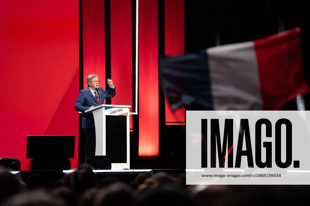 Jean-Luc Melenchon s Presidential Campaign Rally - Cournon-d’Auvergne La France Insoumise (LFI) candidate in 2027 presidential election in France Jean-Luc Melenchon speaks during a campaign rally in Cournon-d Auvergne in the Puy-de-Dome department on October 11, 2026. Photo by Fanny Reynaud ABACAPRESS.COM Clermont-Ferrand Auvergne, auvergne rhône alpes France