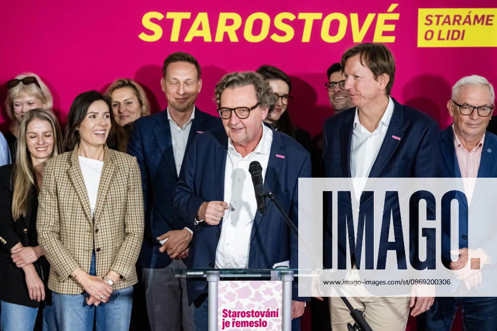 Petr Hlavacek (middle), a candidate for Mayor of Prague, speaks at a press conference held by the Prague chapter of STAN following the first meeting of the newly elected council caucus in Prague, on October 11, 2026. The second from right is Antonin Klecanda, chairman of Starostove Praha, the fifth form left is PM Karel Dvorak. (CTKxPhoto VitxSimanek) CTKPhotoP2026101106328 CTKPhotoP2026101106328