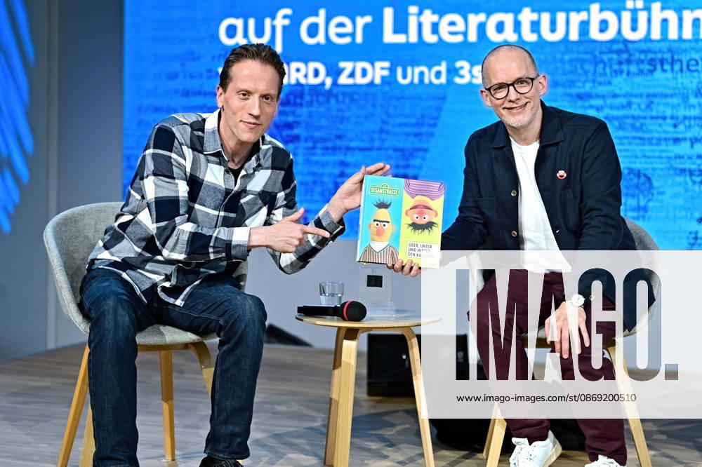 Frankfurter Buchmesse 2026. Podcaster Julian Schlichting und Comedian Martin Reinl am 11.10.2026 auf der Frankfurter Buchmesse. 20261011MWI156032