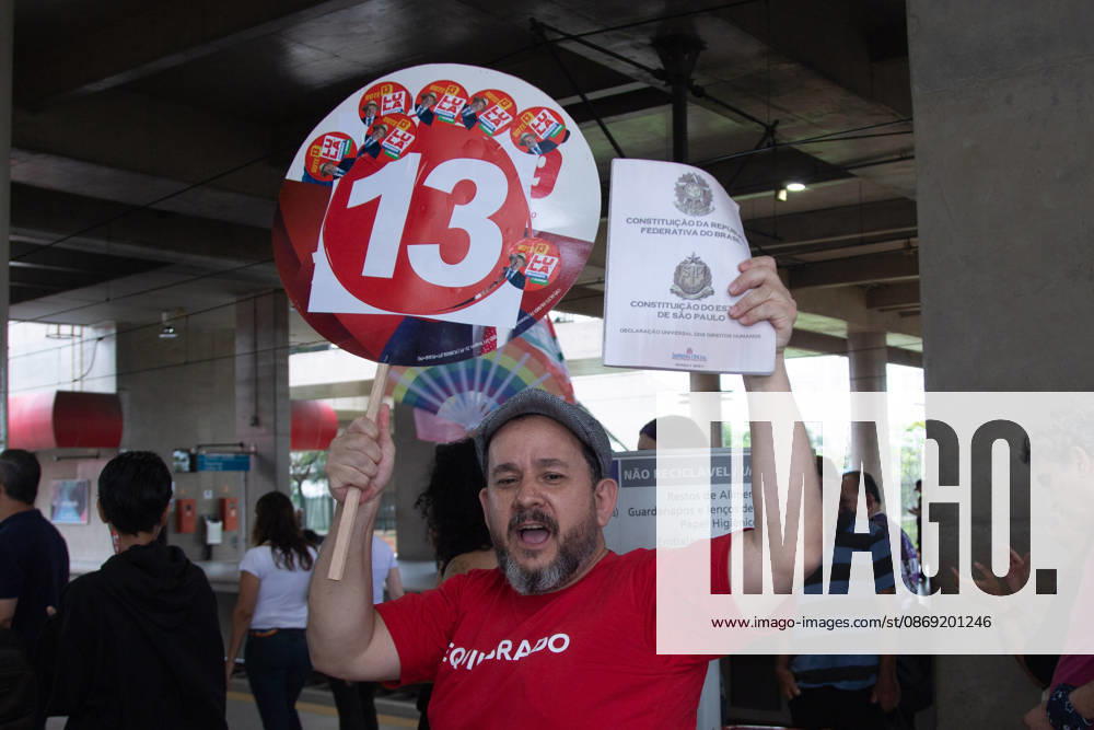 SaO PAULO, SP - 11.10.2026: ATO EM APOIO A LULA SP - Students, social movements and supporters of President Luiz Inacio Lula da Silva are holding an event throughout this Sunday (11) in anticipation of the second round of elections. With a gathering in front of MASP, the event continues to Praca Roosevelt, in the central area of Sao Paulo, SP. x3028841x RodileixMorais