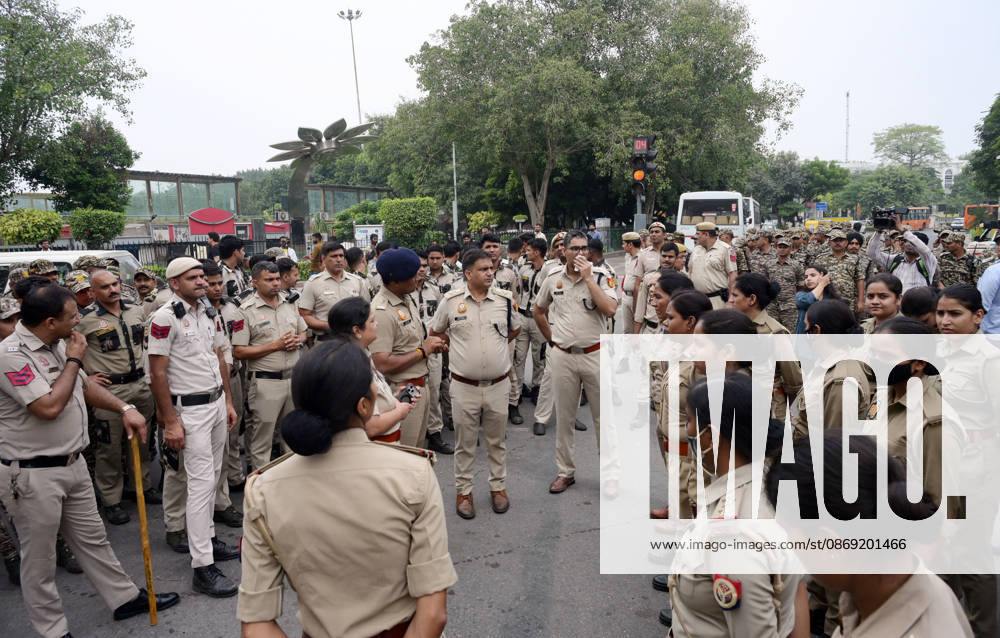 Security tightens at Connaught Place during a protest against CEC Gyanesh Kumar in New Delhi New Delhi, Oct 11 (ANI): Security tightens at Connaught Place during a protest against Chief Election Commissioner Gyanesh Kumar, in New Delhi on Sunday. NEW DELHI Delhi India