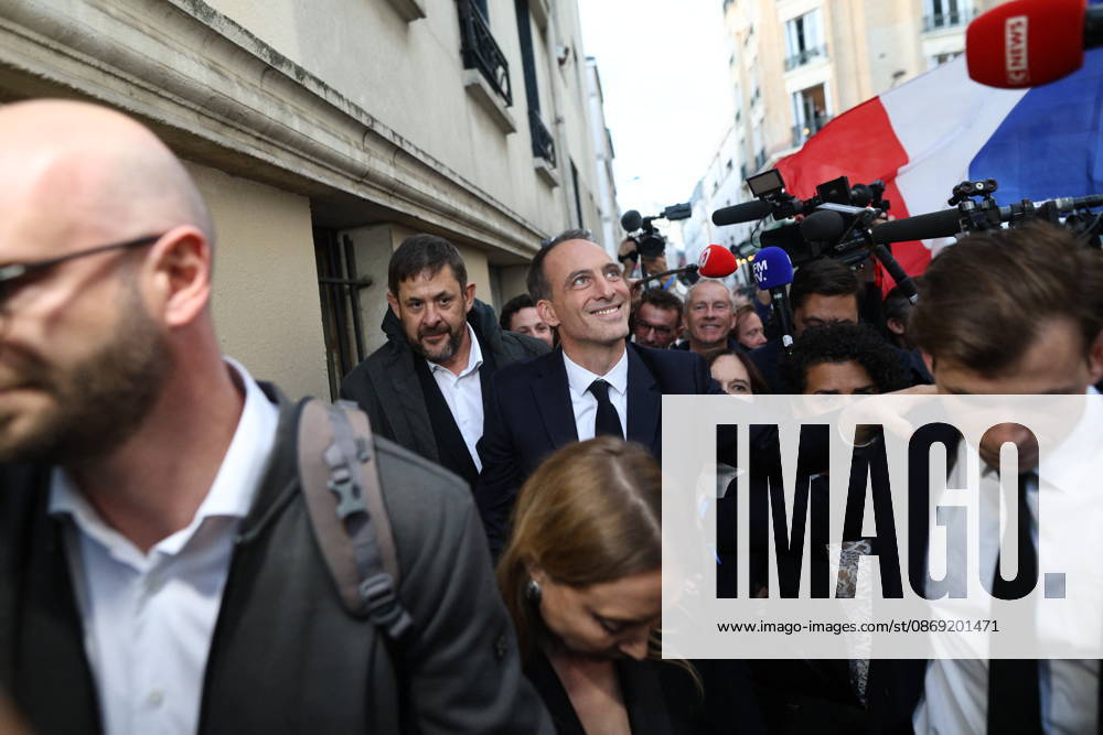 Announcement of the result for the first round of Socialist and Democratic Left primary - Paris Candidate in the Socialist (PS) and centre-left Place Publique (PP) parties primary Raphael Glucksmann arrives after the announcement of the result for the first round of voting in the primary organized by the Socialist Party, Place Publique (PP), and the Republican and Socialist Left, ahead of France s 2027 presidential election, at Solaris in Paris, France on October 11, 2026. Candidate in the Socialist (PS) and centre-left Place Publique (PP) parties primary ahead of France s 2027 presidential election and MEP Raphaël Glucksmann was elected on October 11 2026. Photo by Raphael Lafargue ABACAPRESS.COM Paris France