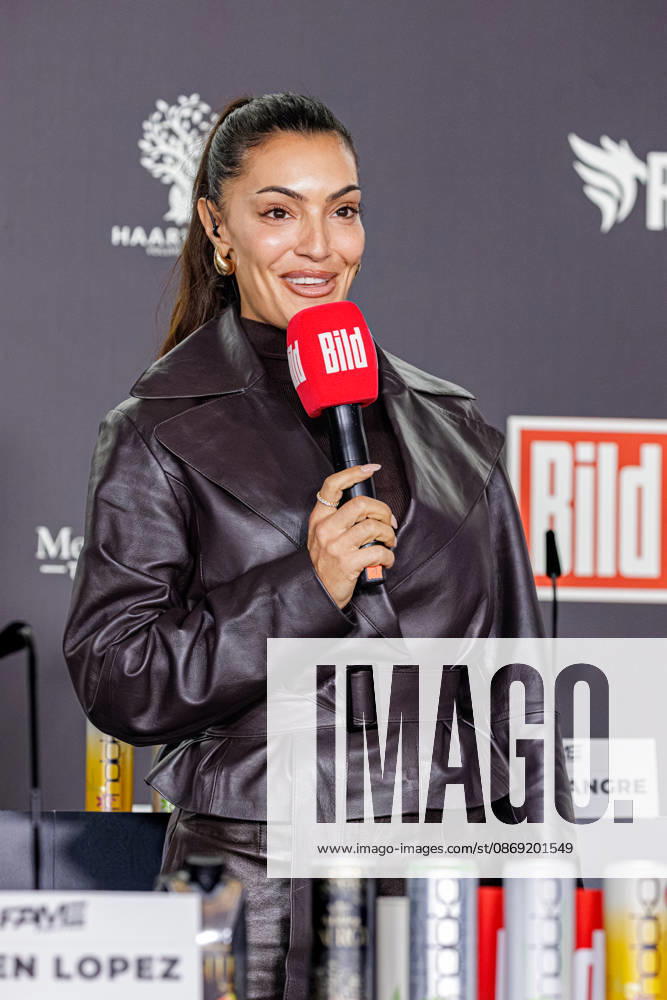Essen. Valentina Maceri bei der Pressekonferenz zum Fame Fighting 4 Promiboxen. Essen Atlantic Hotel Nordrhein-Westfalen Deutschland
