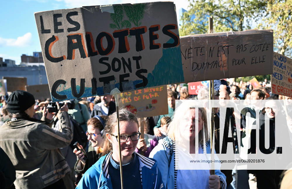 Tens of thousands march in Brussels demanding stronger climate action BRUSSELS, BELGIUM - OCTOBER 11: Demonstrators hold climate-themed placards as tens of thousands of people march through Brussels calling for stronger action against climate change and reduced dependence on fossil fuels, on October 11, 2026 in Brussels, Belgium. The protest was organized by the Belgian Climate Coalition, which brings together around 100 civil society organizations. Participants marched along major roads toward Schuman Square, home to several European Union institutions, while protesting the government s climate policies. Dursun Aydemir Anadolu Brussels Belgium. Editorial use only. Please get in touch for any other usage.