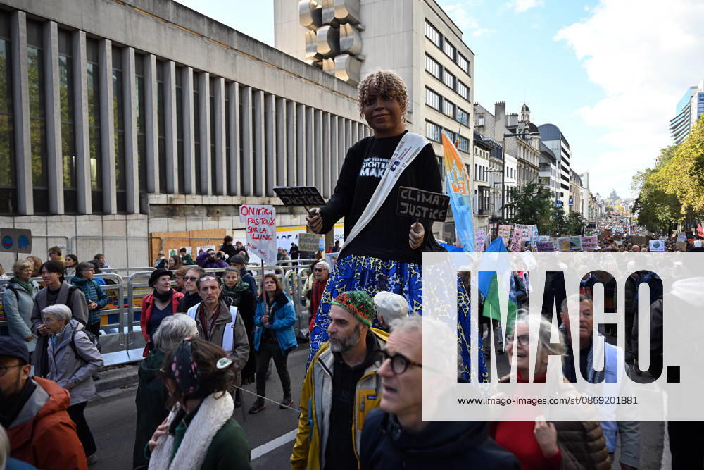 Tens of thousands march in Brussels demanding stronger climate action BRUSSELS, BELGIUM - OCTOBER 11: Demonstrators hold climate-themed placards as tens of thousands of people march through Brussels calling for stronger action against climate change and reduced dependence on fossil fuels, on October 11, 2026 in Brussels, Belgium. The protest was organized by the Belgian Climate Coalition, which brings together around 100 civil society organizations. Participants marched along major roads toward Schuman Square, home to several European Union institutions, while protesting the government s climate policies. Dursun Aydemir Anadolu Brussels Belgium. Editorial use only. Please get in touch for any other usage.